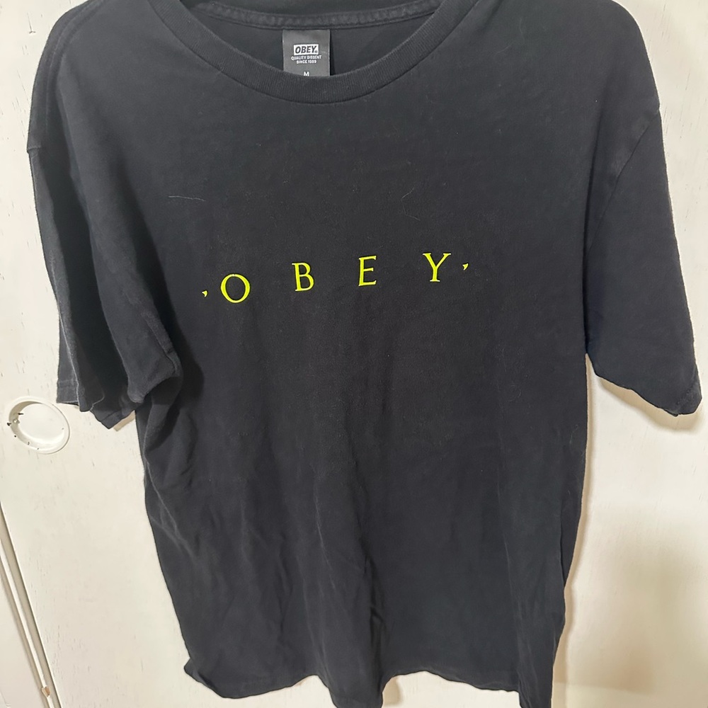 Mens Obey T-Shirt /Size Medium / Black & Green